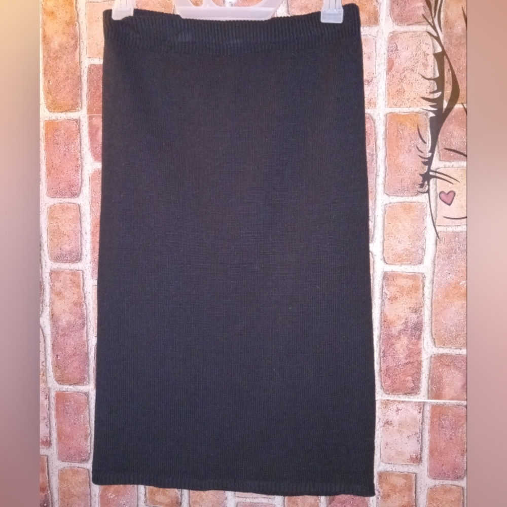 Women's black pencil skirt *Wear pics for reference *